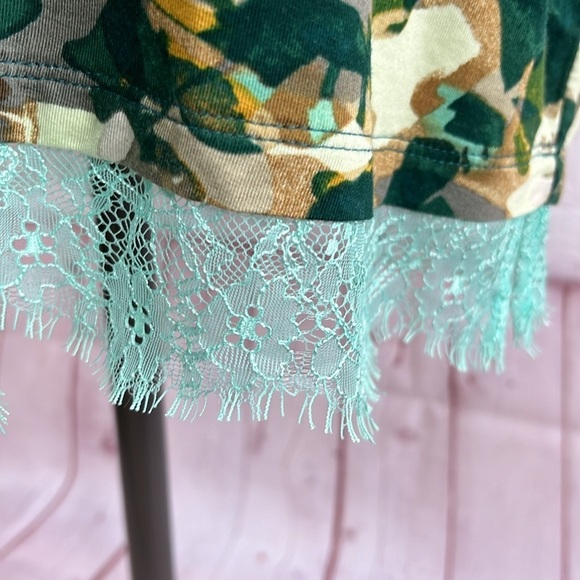 LOGO by Lori Goldstein Printed Lace Trim Tank Top Size 1X - Picture 6 of 9